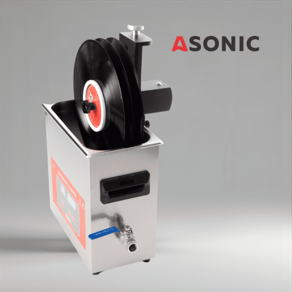 ASONIC Vinyl Cleaner-05 ultrahangos tisztítógépen látható, akár öt lemezhez való rögzítőelem.
